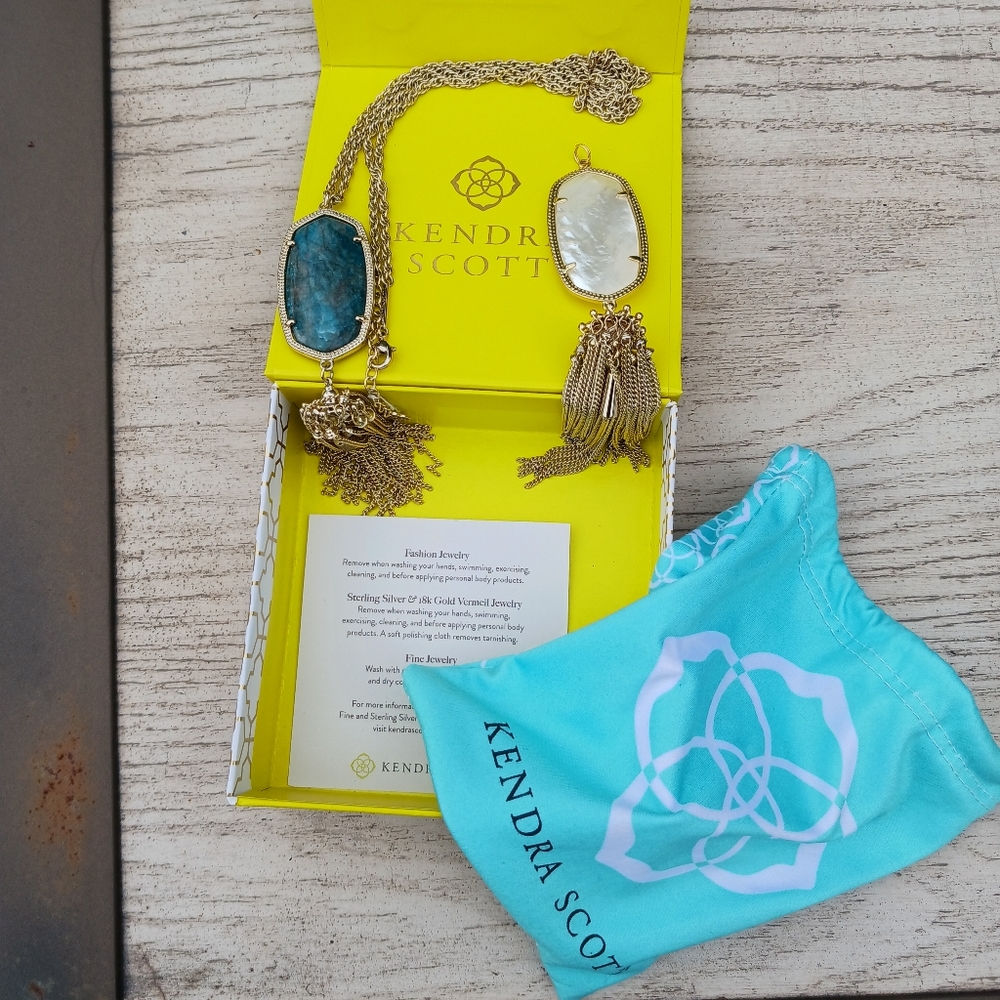 KENDRA SCOTT Rayne Gold Aqua Apatite Necklace & Rayne Gold Mother Pearl Pendant